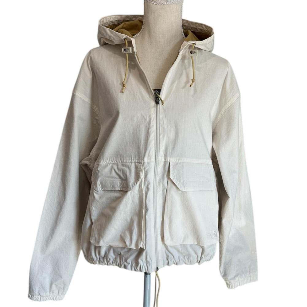 The North Face Jacket Windbreaker Hooded Ripstop Cream NWT Women’s Size Large